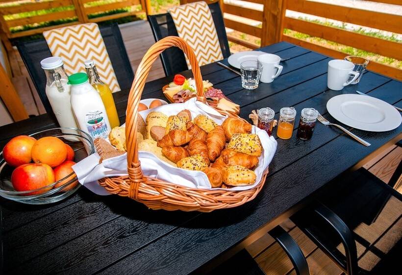 Отель Big Bear Plitvice Camping Resort