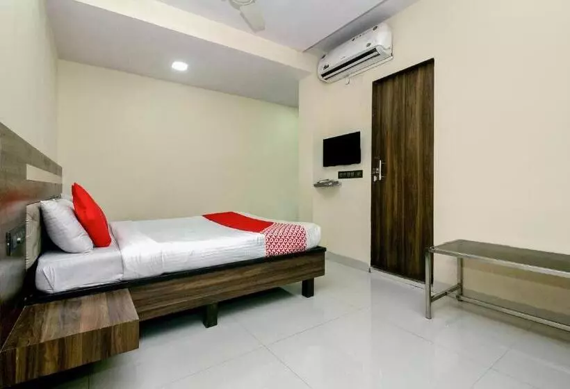 Hotelli Oyo 23656 Parimeet