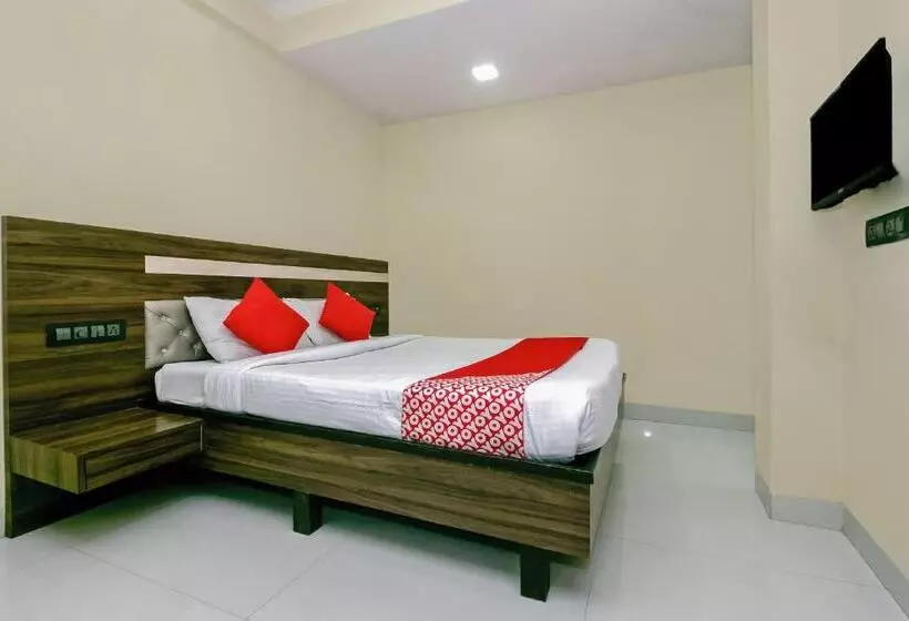 Hotelli Oyo 23656 Parimeet