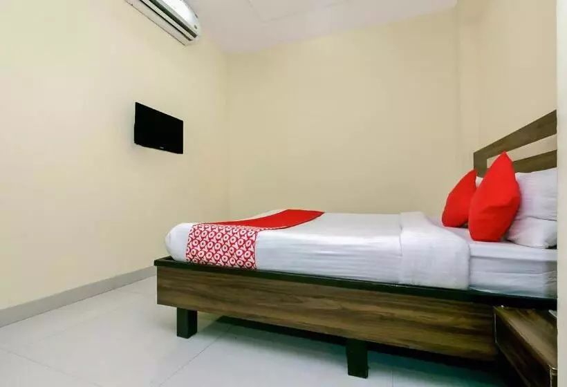 Hotelli Oyo 23656 Parimeet