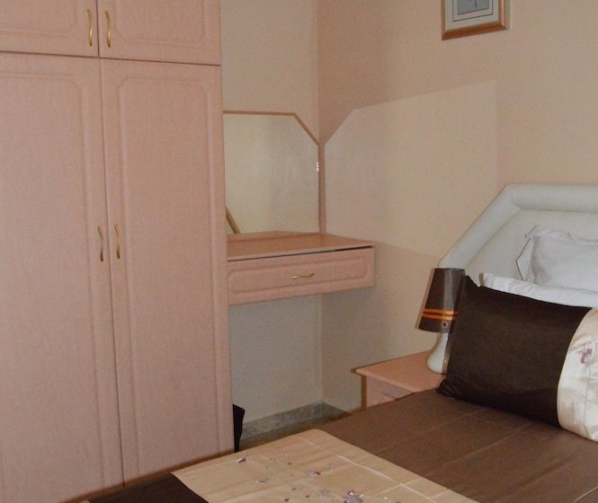 بنسيون Iqhayiya Guest House