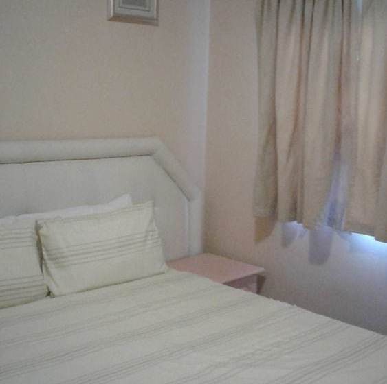 بنسيون Iqhayiya Guest House