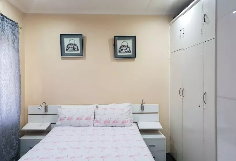 ペンション Iqhayiya Guest House