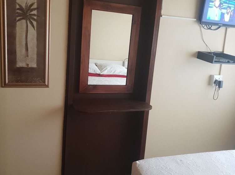 بنسيون Iqhayiya Guest House