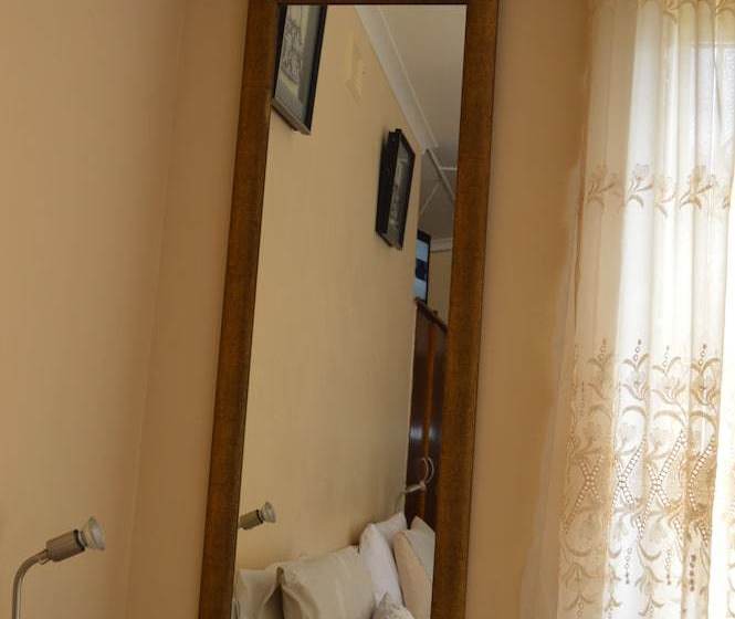 بنسيون Iqhayiya Guest House