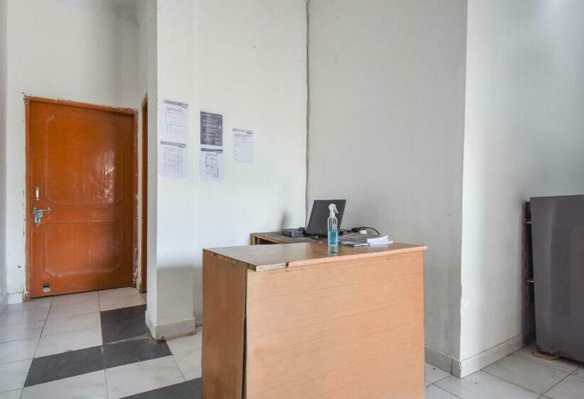 Отель Oyo 74755 Grand Red Villa