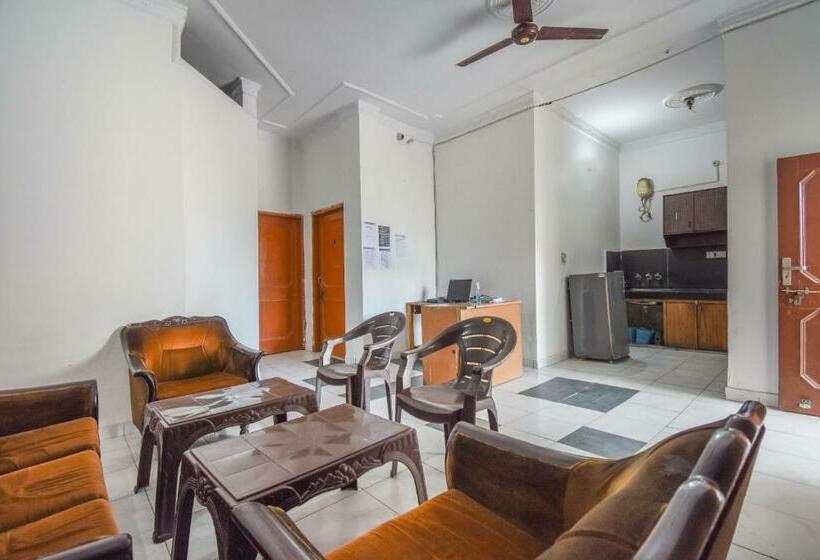 Отель Oyo 74755 Grand Red Villa