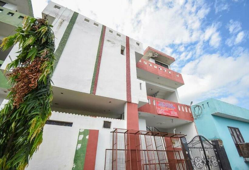 Отель Oyo 74755 Grand Red Villa