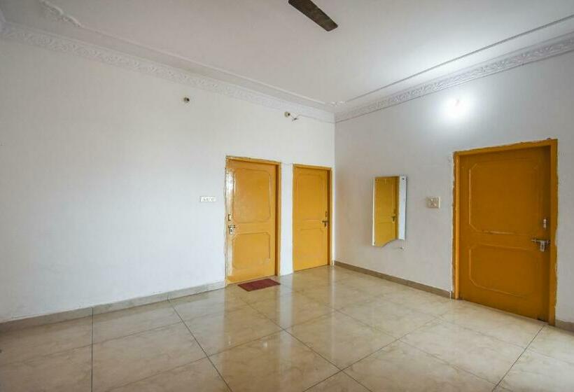 Отель Oyo 74755 Grand Red Villa