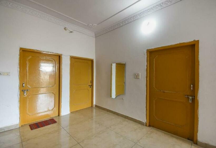 Отель Oyo 74755 Grand Red Villa