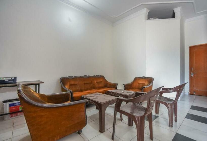 Отель Oyo 74755 Grand Red Villa