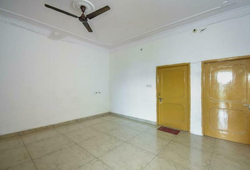 Отель Oyo 74755 Grand Red Villa