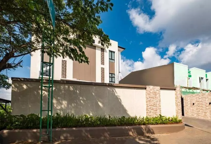 Hotelli Oyo Life 2673 Rosewood Residence