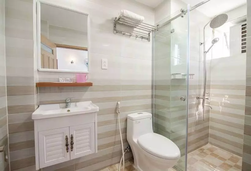 Hotelli Reddoorz @ Saigon Train Station