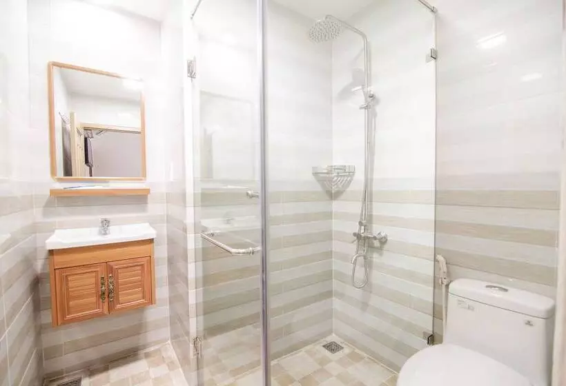 Hotelli Reddoorz @ Saigon Train Station