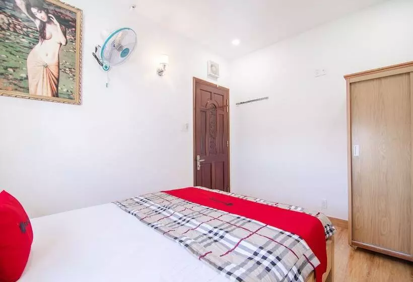 Hotelli Reddoorz @ Saigon Train Station