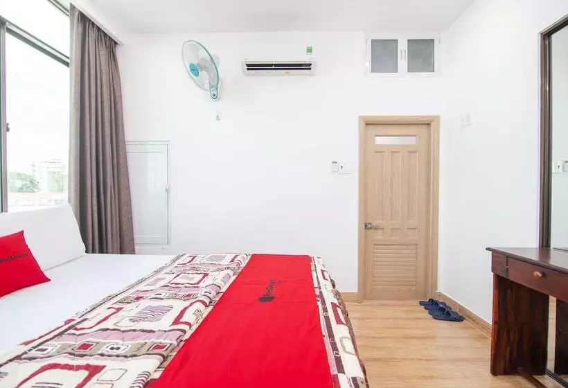 Hotelli Reddoorz @ Saigon Train Station