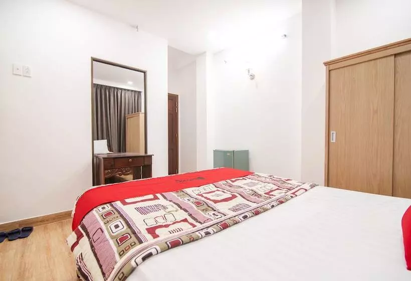 Hotelli Reddoorz @ Saigon Train Station