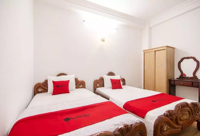 Hotelli Reddoorz @ Saigon Train Station