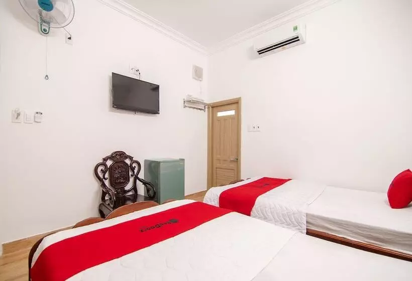 Hotelli Reddoorz @ Saigon Train Station