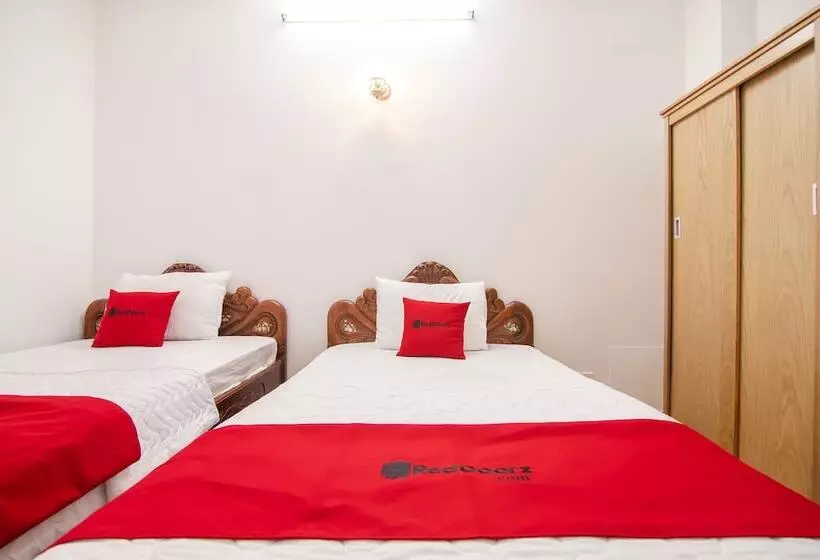 Hotelli Reddoorz @ Saigon Train Station