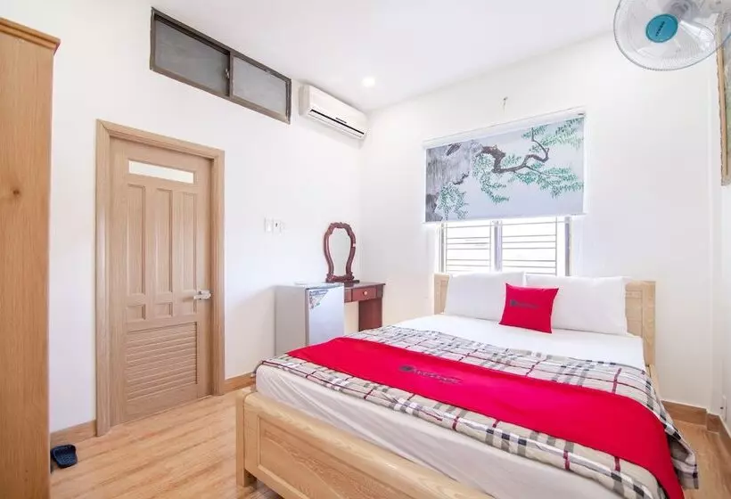 Hotelli Reddoorz @ Saigon Train Station