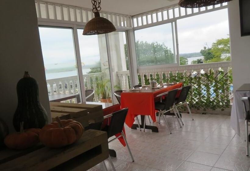 هتل Titanic Pacífico