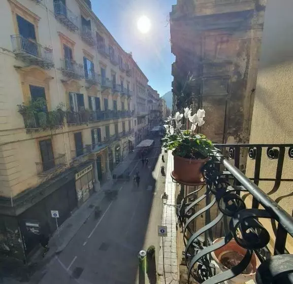 پانسیون Teatro Del Sole Apartment