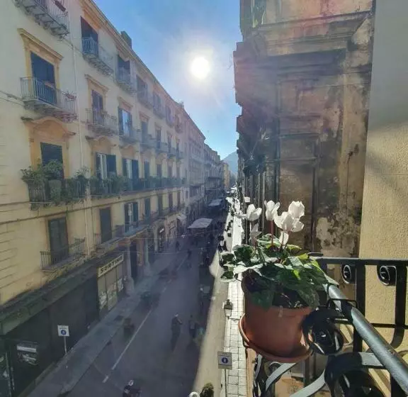 پانسیون Teatro Del Sole Apartment