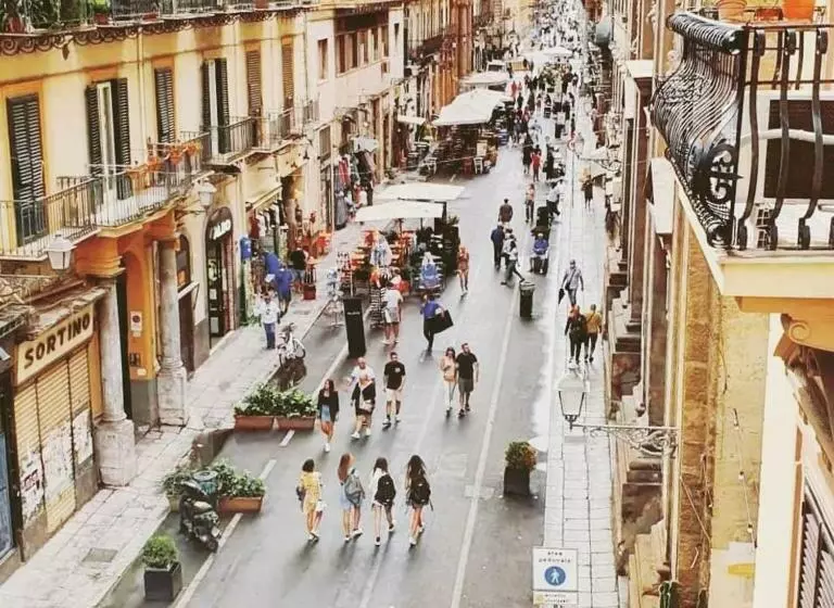 پانسیون Teatro Del Sole Apartment