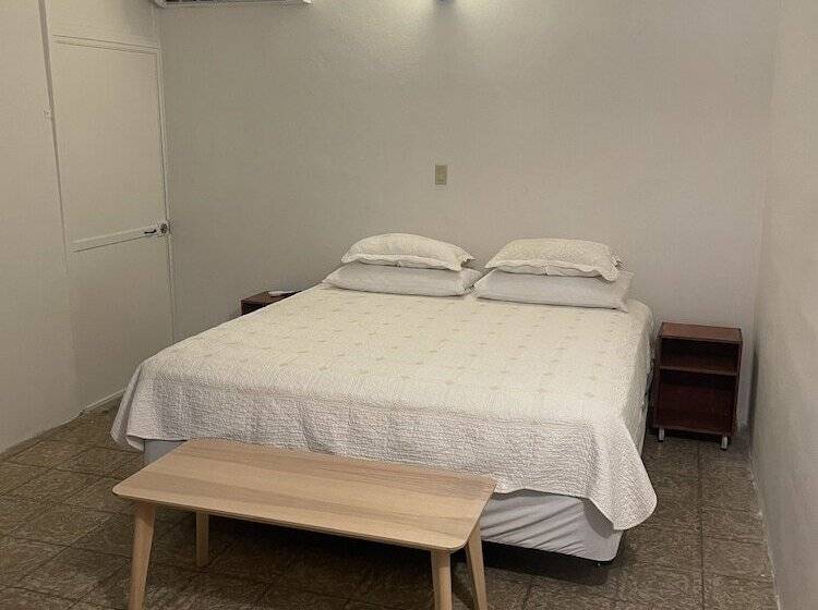 پانسیون The Emerald Pr