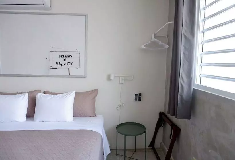 پانسیون The Emerald Pr