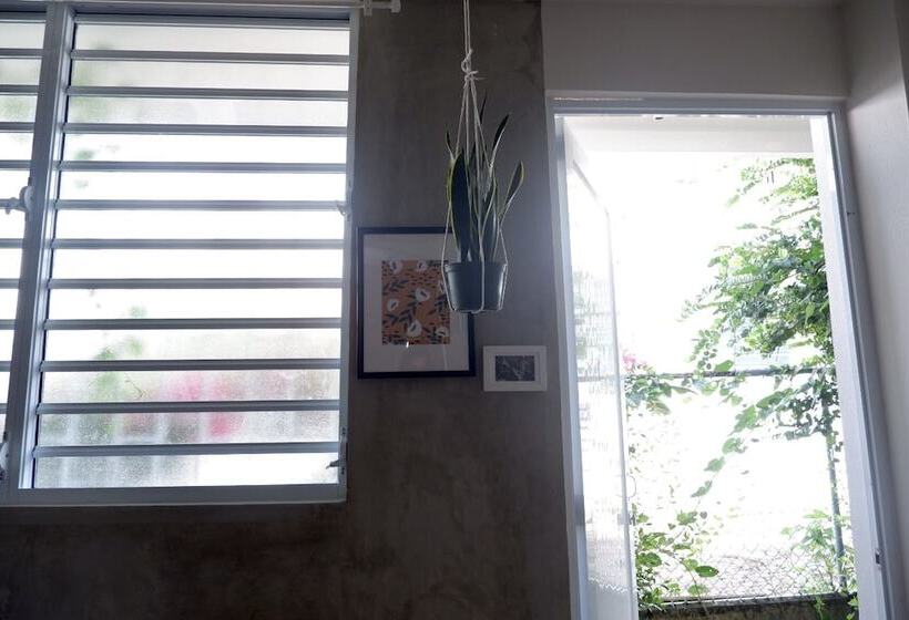 پانسیون The Emerald Pr