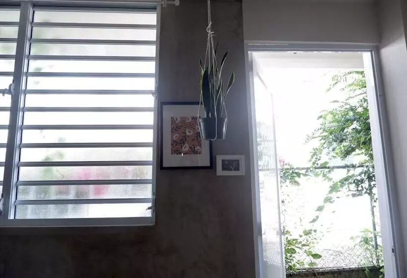 پانسیون The Emerald Pr