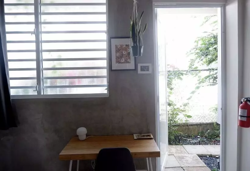 پانسیون The Emerald Pr