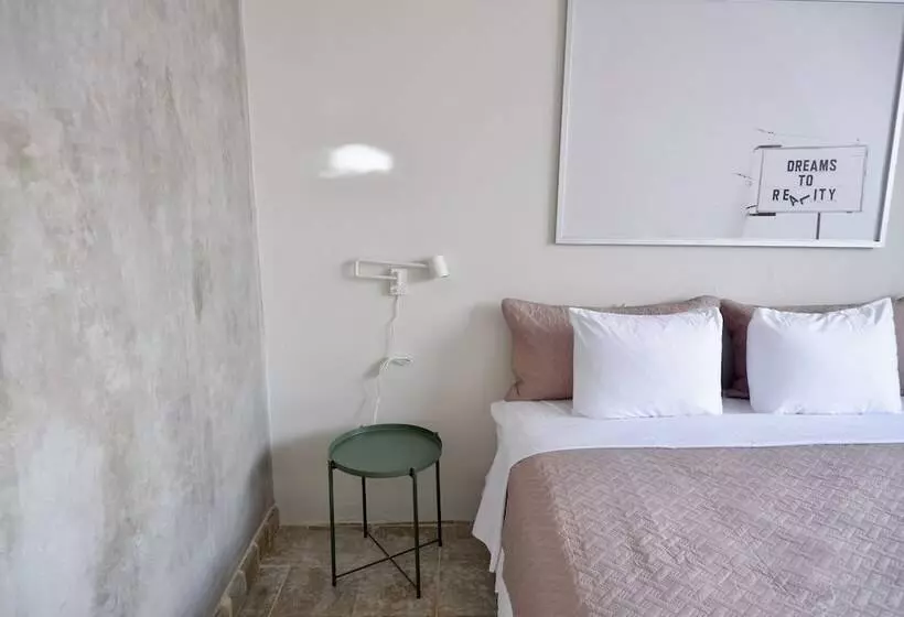 پانسیون The Emerald Pr