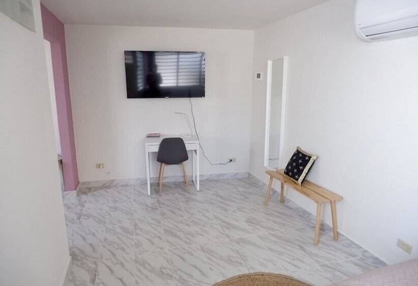 پانسیون The Emerald Pr