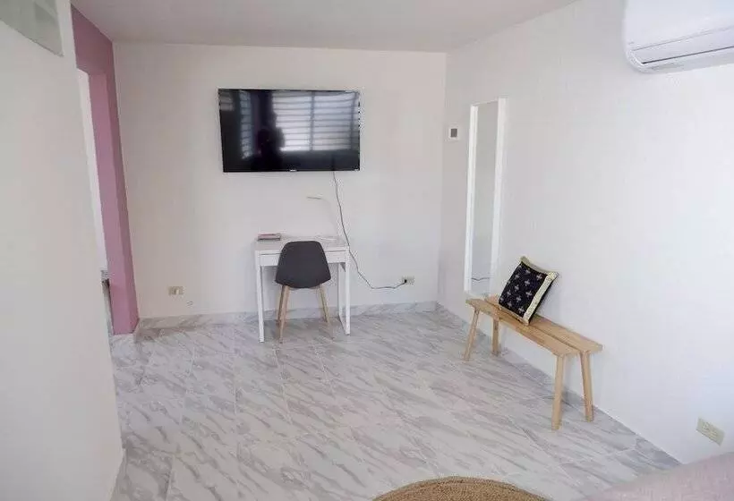 پانسیون The Emerald Pr