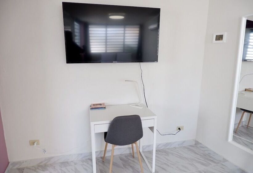 پانسیون The Emerald Pr