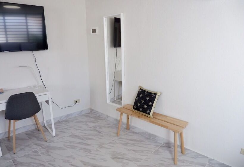 پانسیون The Emerald Pr