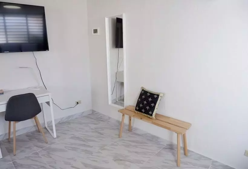 پانسیون The Emerald Pr