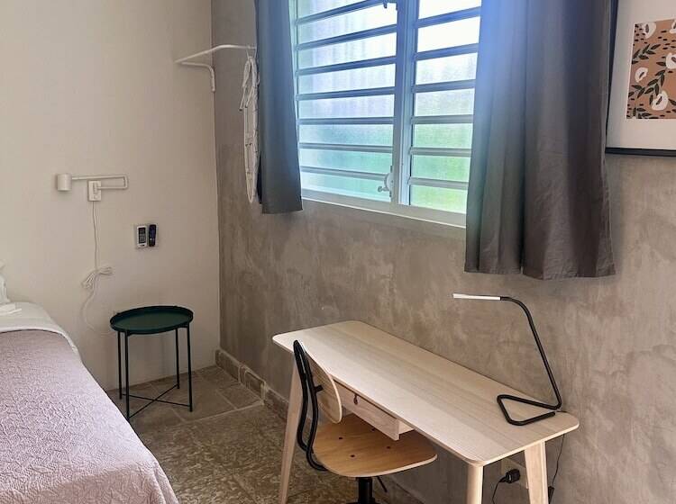 پانسیون The Emerald Pr