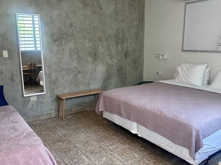 پانسیون The Emerald Pr