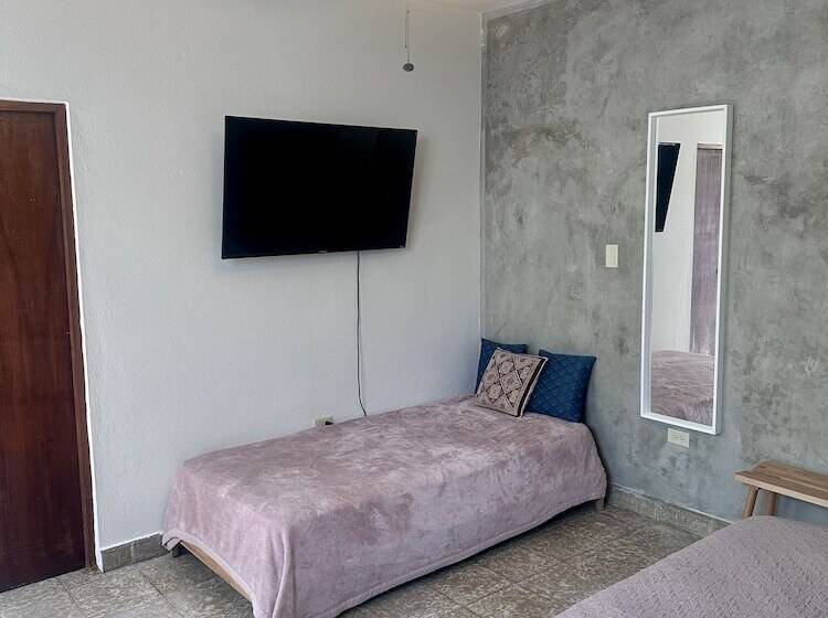 پانسیون The Emerald Pr