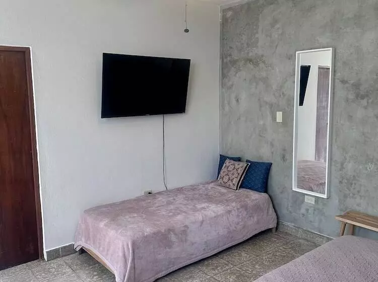 پانسیون The Emerald Pr