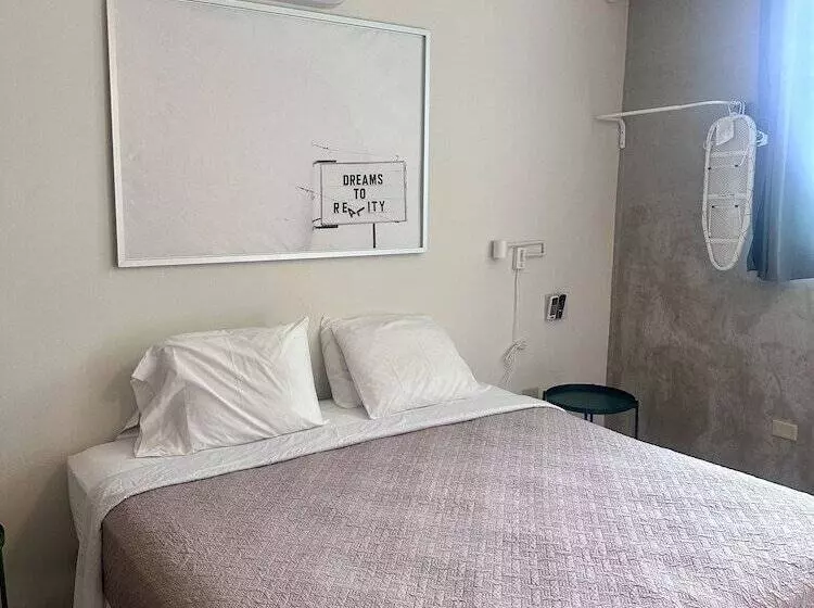 پانسیون The Emerald Pr