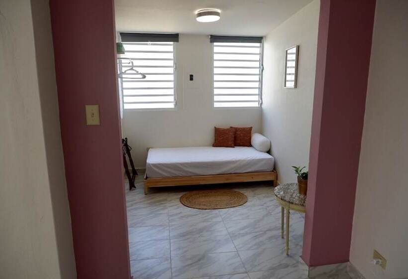 پانسیون The Emerald Pr