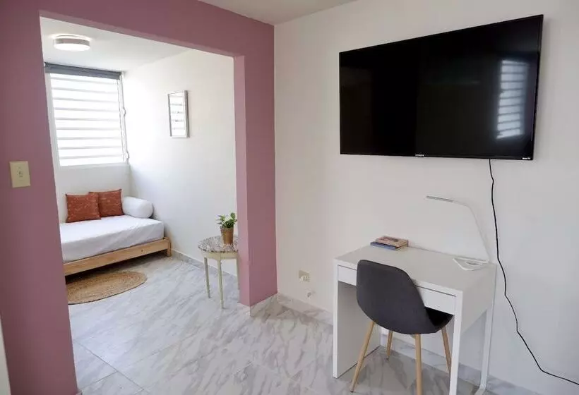 پانسیون The Emerald Pr