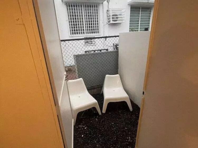 پانسیون The Emerald Pr