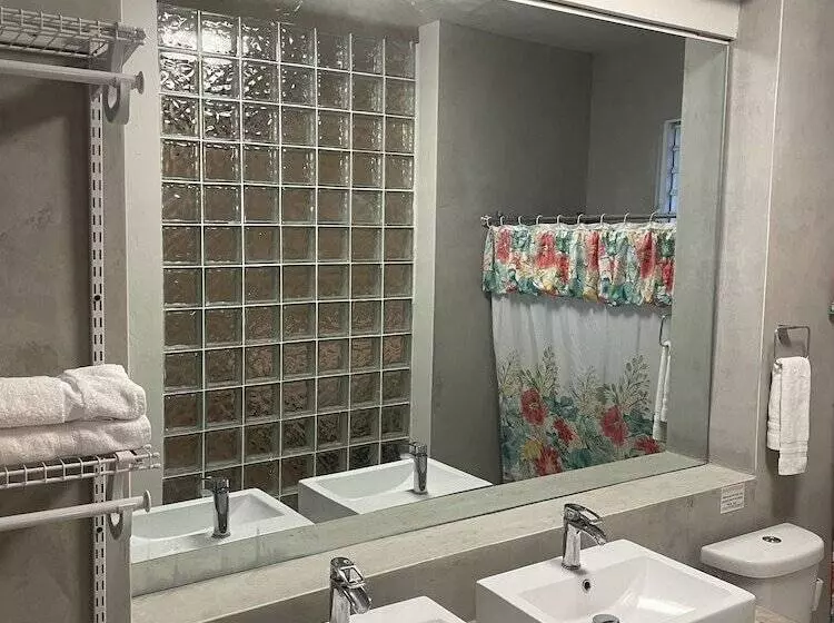 پانسیون The Emerald Pr